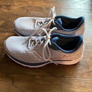 Women’s Saucony Guide 14 Running Shoe, Size 10